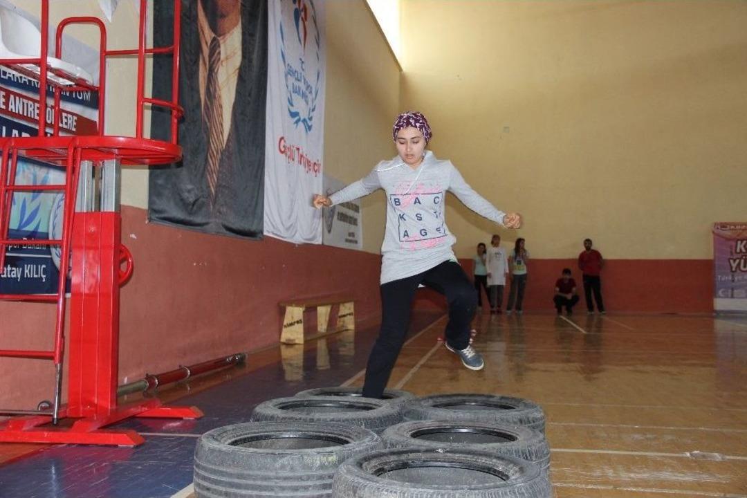 Polis Olmak İsteyen Gen&ccedil;lere &Uuml;cretsiz Destek