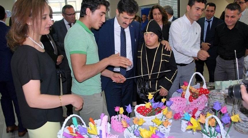 Salihli&rsquo;de &Ouml;zel &Ouml;ğrencilerden &Ouml;zel Sergi