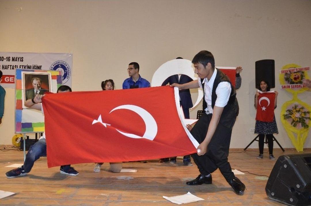 Engelli &Ccedil;ocuklar G&ouml;n&uuml;llerince Eğlendi