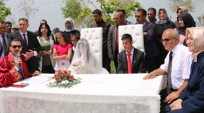 &Ouml;zel İnsanlar &Ouml;zel G&uuml;nde Nikah Masasına Oturdu
