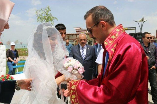 Özel İnsanlar Özel Günde Nikah Masasına Oturdu