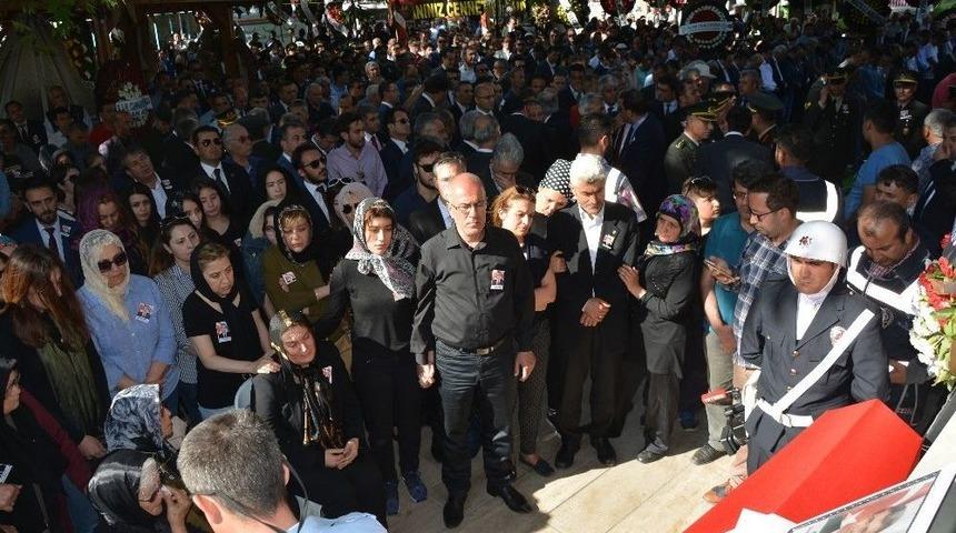 Şehit Cumhuriyet Başsavcısı Mustafa Alper, S&ouml;ke&rsquo;de Toprağa Verildi