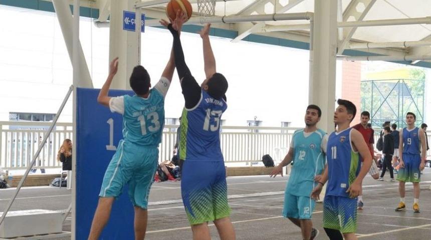 Nil&uuml;fer&rsquo;de Spor Coşkusu S&uuml;r&uuml;yor