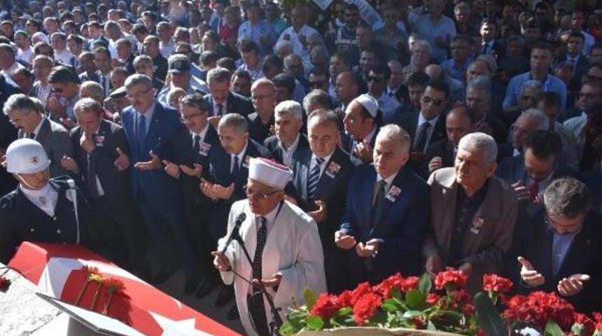 Başsavcı Alper Ve Şof&ouml;r&uuml; I&ccedil;in Adliyede T&ouml;ren (5)