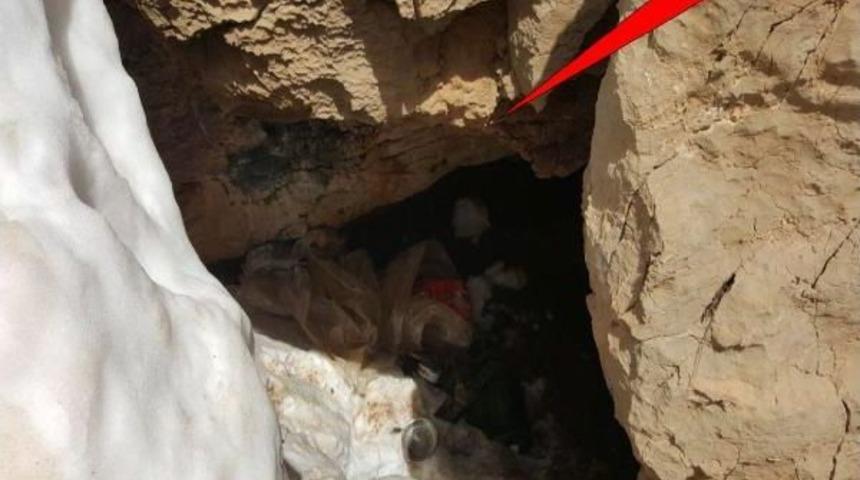 Kato Dağı'nda 'atikler' Pkk'ya Ait Mağarada 108 Kaleşnikof Piyade T&uuml;feği Ele Ge&ccedil;irdi