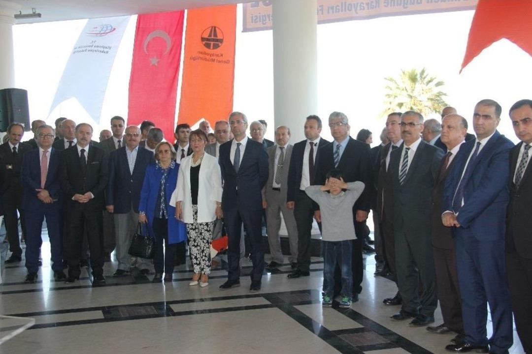 "d&uuml;nden Bug&uuml;ne Karayolları" Sergisine B&uuml;y&uuml;k İlgi