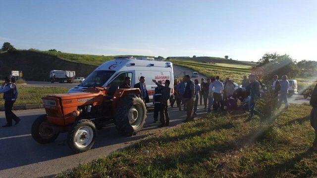 Sakarya’da Otomobil İle Traktör Çarpıştı: 4 Yaralı