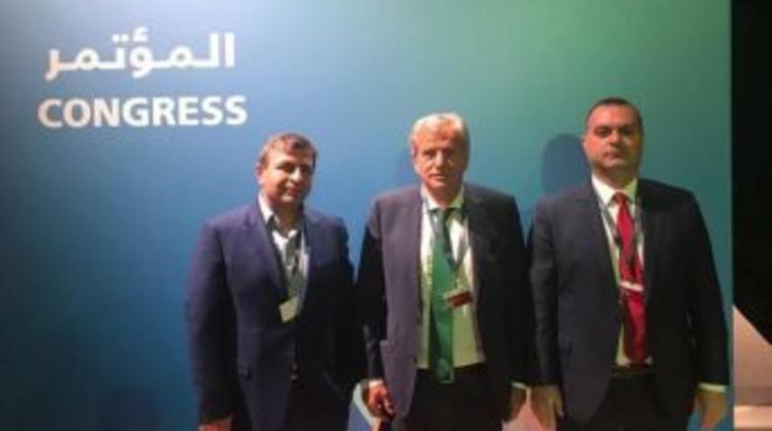 Fıfa'dan Şenes Erzik'e &Ouml;d&uuml;l