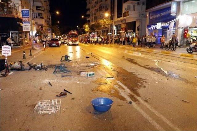 Sinir Krizi Ge&ccedil;iren Kadın Ofis Eşyalarını Balkondan Attı 3