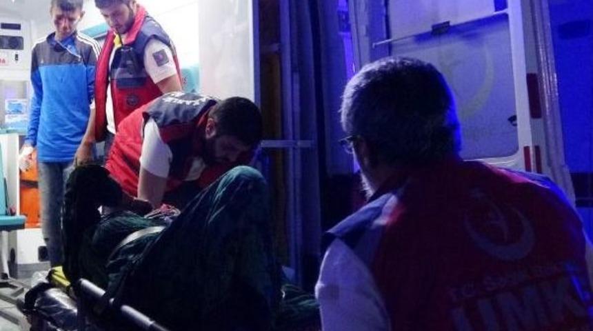 Tarım Iş&ccedil;ilerini Taşıyan Trakt&ouml;r&uuml;n R&ouml;morku Devrildi: 12 Yaralı