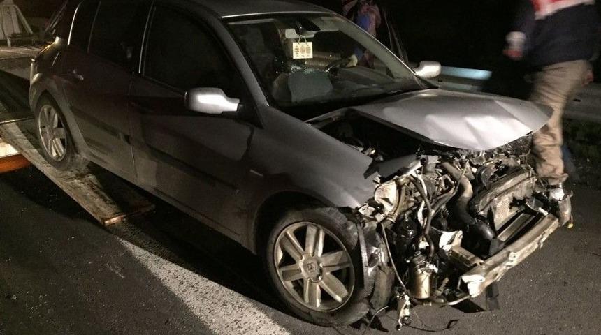 Tıra &Ccedil;arpan Ara&ccedil;taki 4 Kişilik Aile Yaralı Kurtuldu