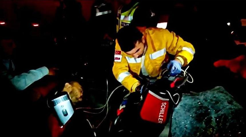 Otomobil Tır&rsquo;ın Altına Girdi : 1 &Ouml;l&uuml;, 3 Yaralı