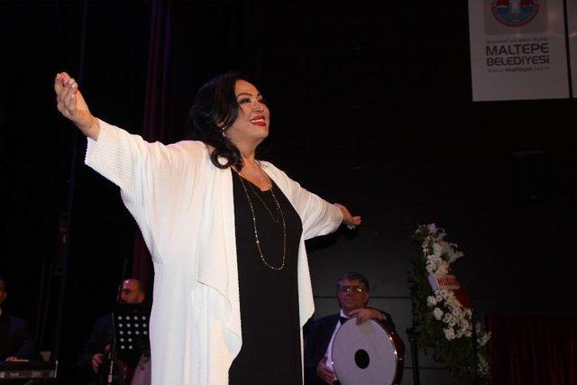 Anneler G&uuml;n&uuml; Konserinde T&uuml;rkan Şoray S&uuml;rprizi 1