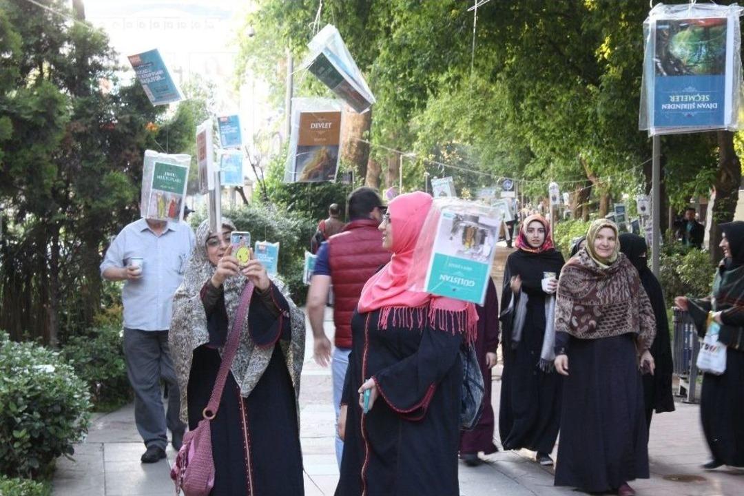 Asırlık &Ccedil;ınarlar 9. Kez &rsquo;kitap A&ccedil;tı&rsquo;