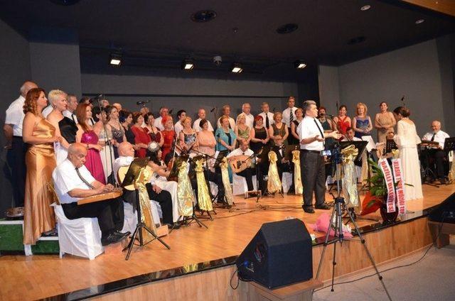 Didimliler Yeşil&ccedil;am Şarkılarıyla Hoş Dakikalar Ge&ccedil;irdi 1