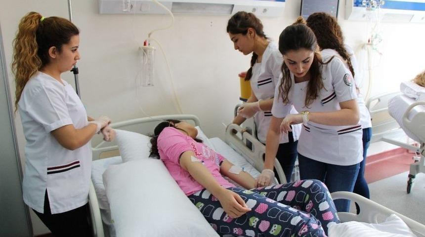 Hemşirelik Eğitiminde &lsquo;standart Hasta&rsquo; Uygulaması
