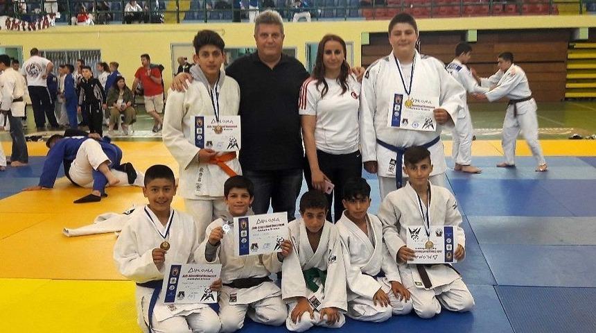 Yunanistan&rsquo;dan 5 Madalya İle D&ouml;nd&uuml;ler