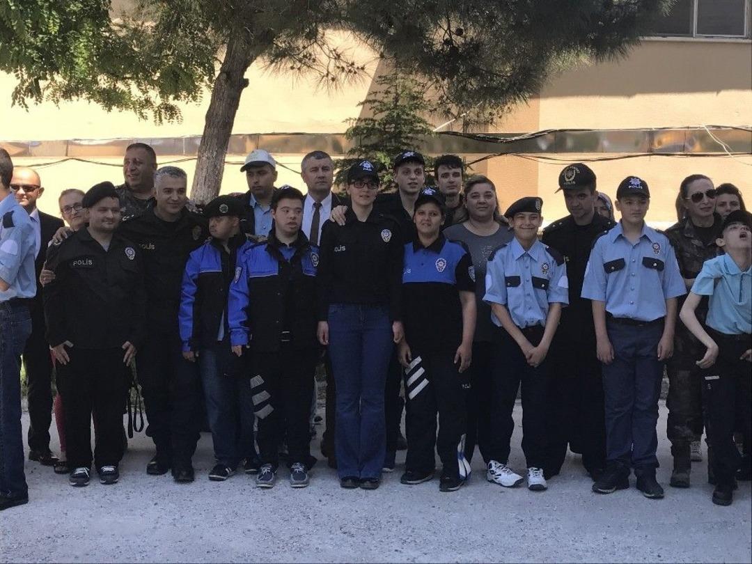 Engelli &Ouml;ğrenciler &Ouml;zel Harekat&ccedil;ı Oldu