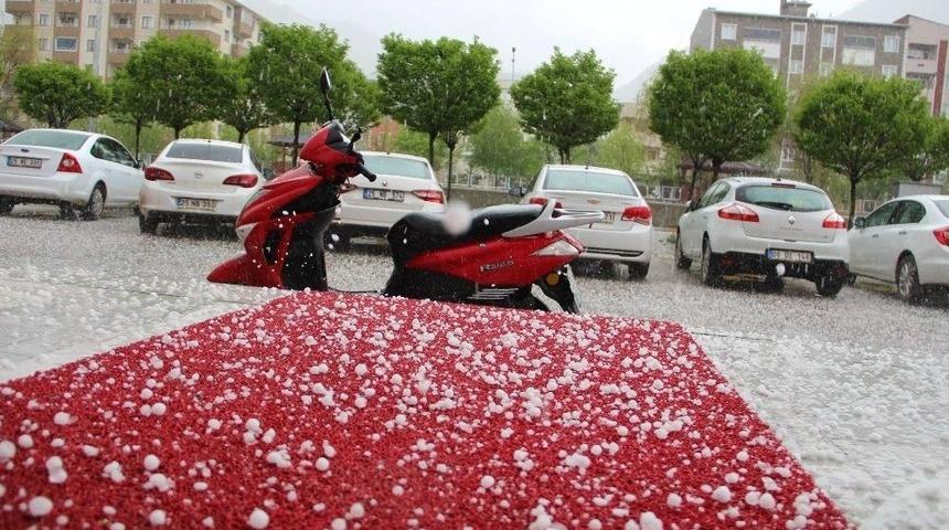 Oltu&rsquo;ya Dolu Yağdı