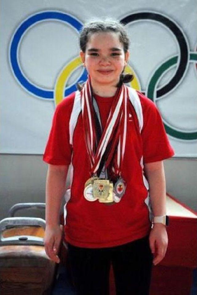 Otistik Filiznur Ve Annesinin &Ccedil;abası, Mucize Yarattı 2