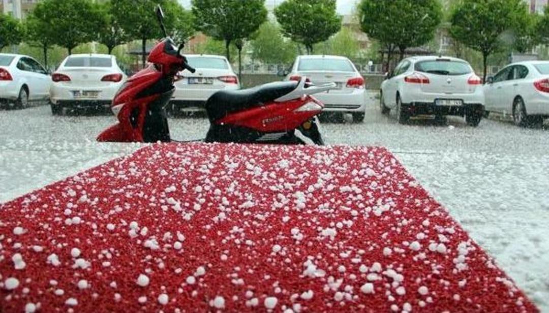 Oltu'da Yağan Dolunun Durması I&ccedil;in Ezan Okundu
