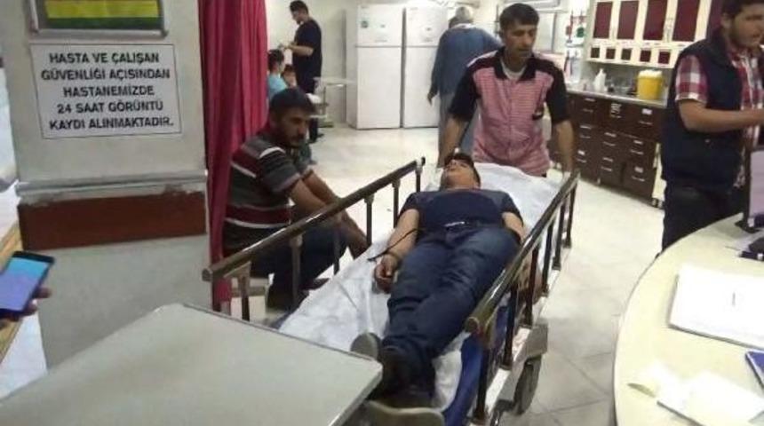 Birecik'te Trafik Kazası: Anne &Ouml;ld&uuml;, Baba Ve 2 &Ccedil;ocuğu Yaralı