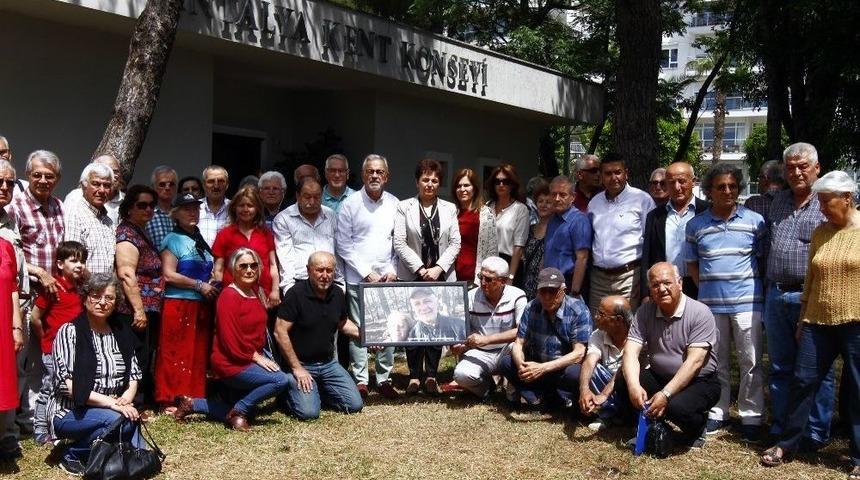 Evlerinde &Ouml;ld&uuml;r&uuml;len &Ccedil;evreci B&uuml;y&uuml;knohut&ccedil;u &Ccedil;ifti İ&ccedil;in Saygı Duruşu