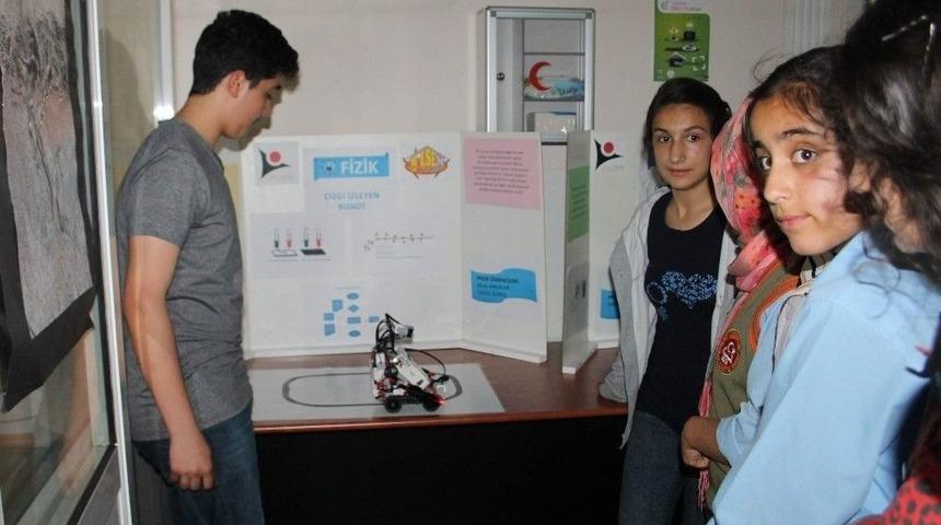 Dahi &Ccedil;ocuklardan &Ccedil;izgiyi Takip Eden Robot