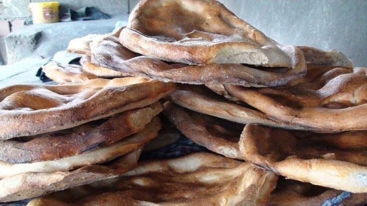 Ekmeklerini Tandırdan Çıkarıyorlar G4