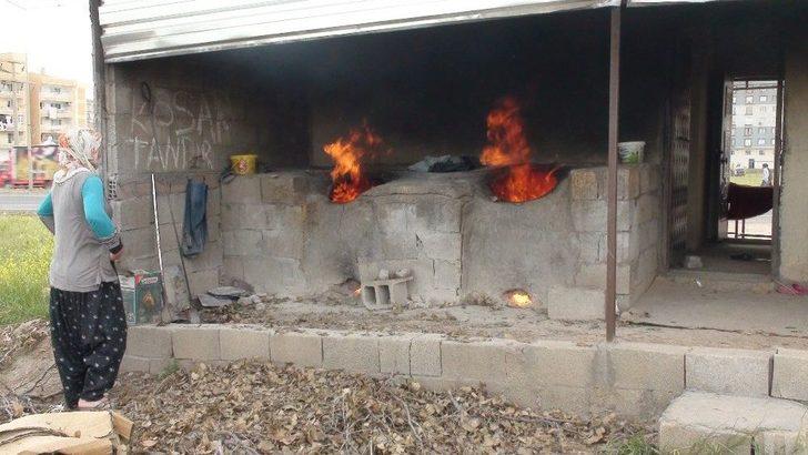 Ekmeklerini Tandırdan Çıkarıyorlar G5