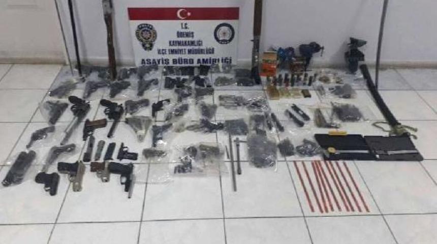 &Ouml;demiş'te Silah Operasyonu