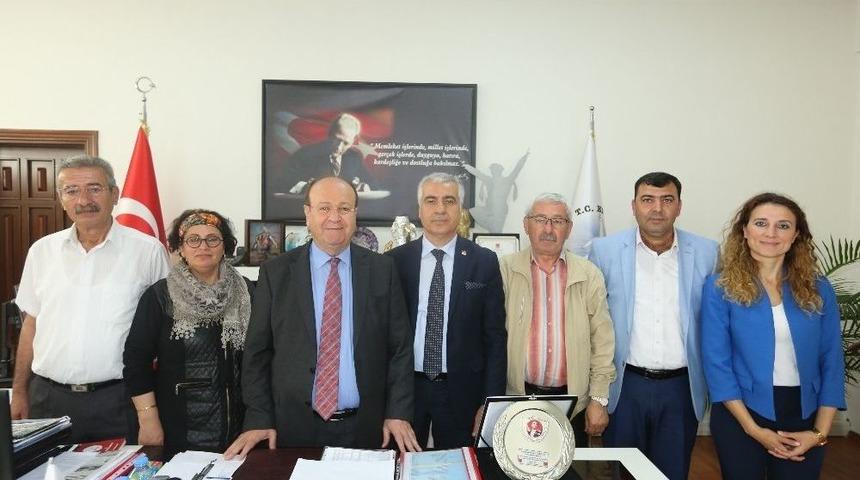 Chp İl Başkanı İnci&rsquo;den Başkan &Ouml;zakcan&rsquo;a Teşekk&uuml;r Plaketi