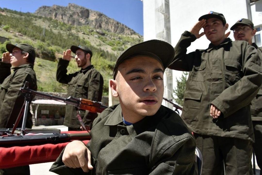 Bir G&uuml;nl&uuml;ğ&uuml;ne Asker Olup Terhis Belgesi Aldılar