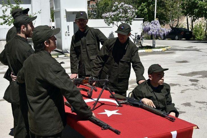 Bir Günlüğüne Asker Olup Terhis Belgesi Aldılar G3