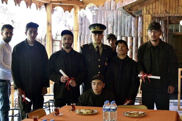 Bir Günlüğüne Asker Olup Terhis Belgesi Aldılar G5