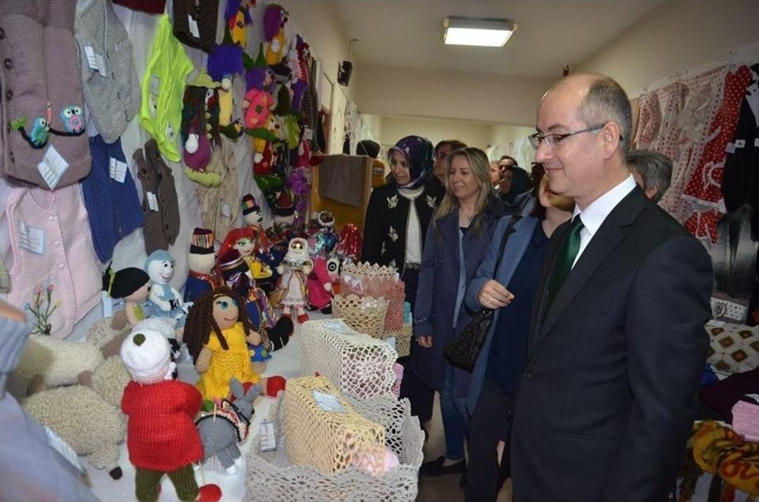 Boz&uuml;y&uuml;k Hem&rsquo;in Yıl Sonu Sergisi A&ccedil;ıldı