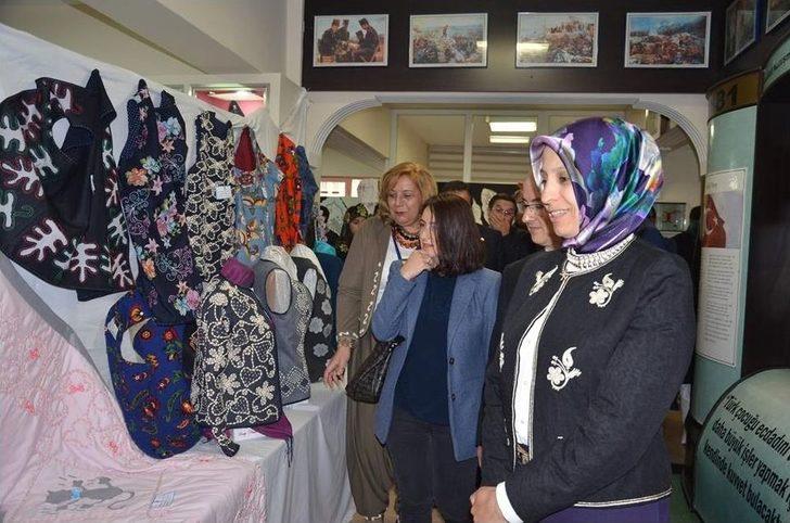 Bozüyük Hem’in Yıl Sonu Sergisi Açıldı G2