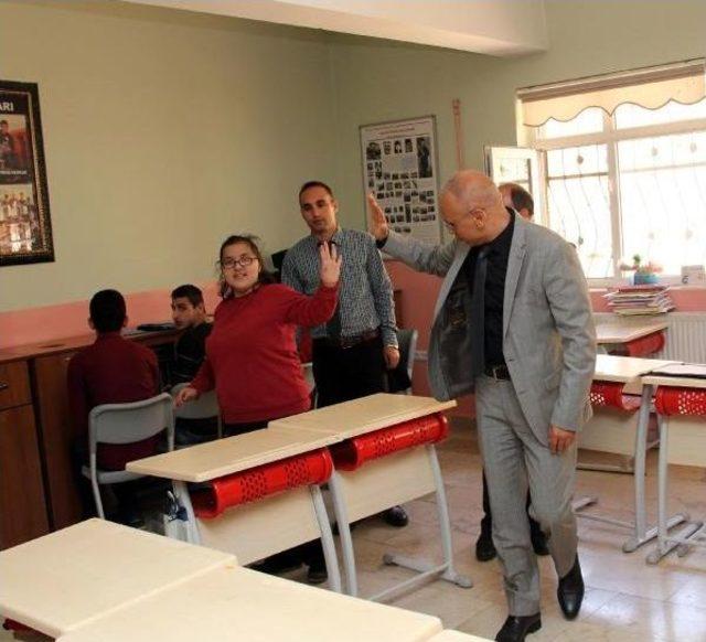 Bitlis Emniyet Müdürü'nden Engelli Öğrencilere Ziyaret