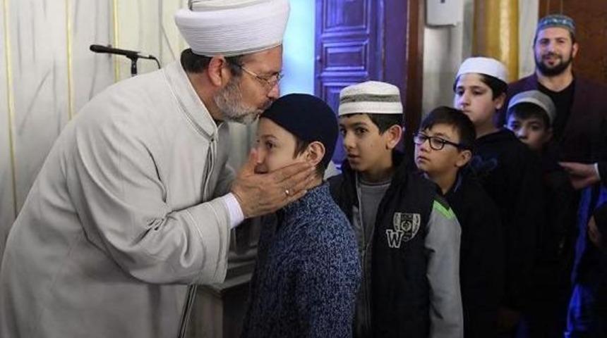 Diyanet İşleri Başkanı, Sabah Namazında Gen&ccedil;lerle Buluştu