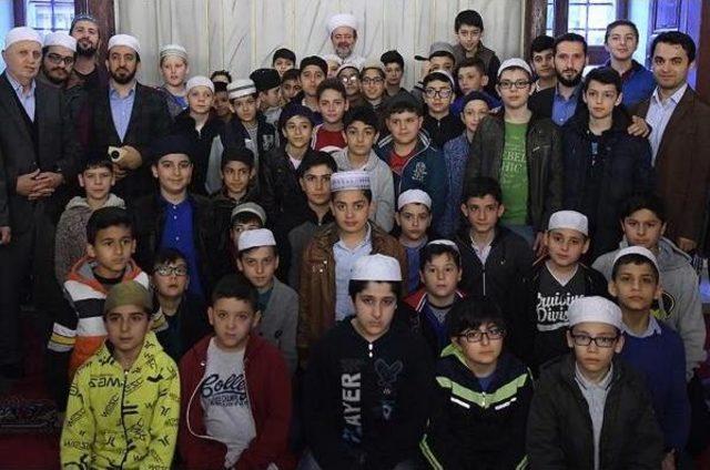 Diyanet İşleri Başkanı, Sabah Namazında Gençlerle Buluştu