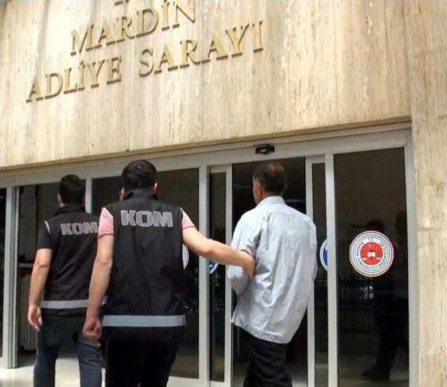 Evlerinde Kalaşnikof Ve Fetö, Pkk, Deaş Materyalleri Bulunan Baba Ve Oğlu Tutuklandı