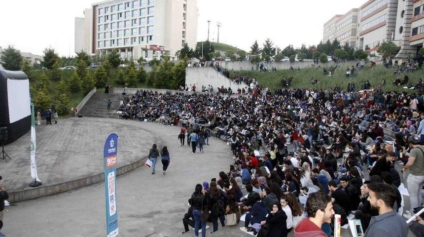 B&uuml;y&uuml;kşehirden &Ouml;ğrencilere Yazlık Sinema Keyfi