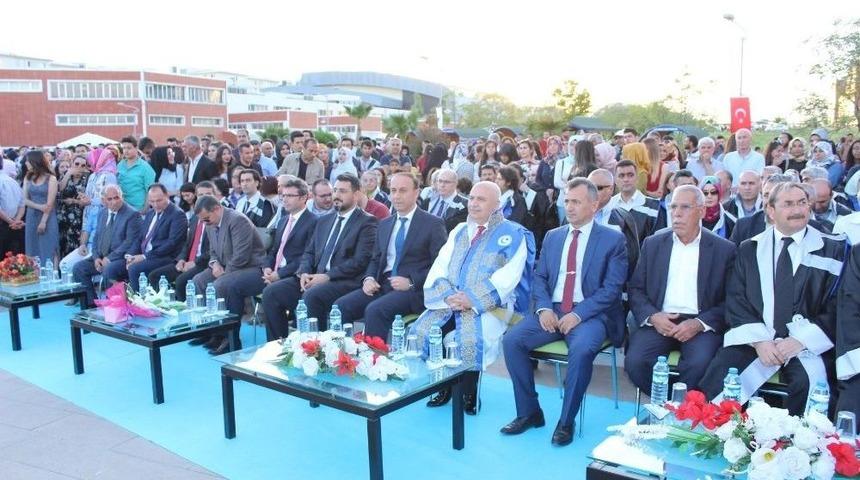 Adıyaman &Uuml;niversitesinde Mezuniyet Coşkusu