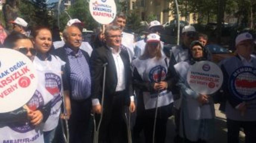 G&ouml;z Bandı Ve Bastonlarla Engelliler İ&ccedil;in Y&uuml;r&uuml;d&uuml;ler