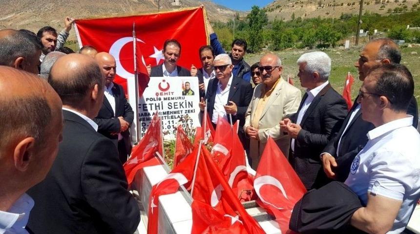 Boks Camiası Şehit Fethi Sekin&rsquo;i Mezarı Başında Andı