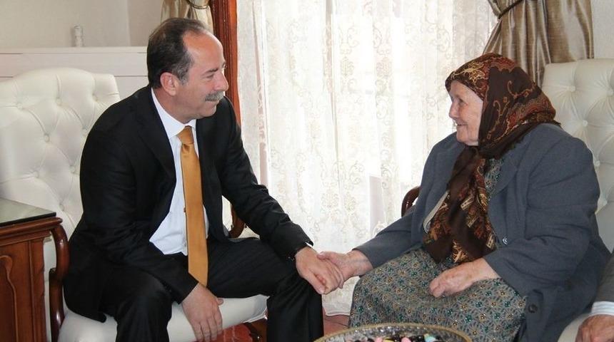 Edirne Belediye Başkanı G&uuml;rkan: "d&uuml;nyadaki En Masum Duygu, Anne Sevgisi"