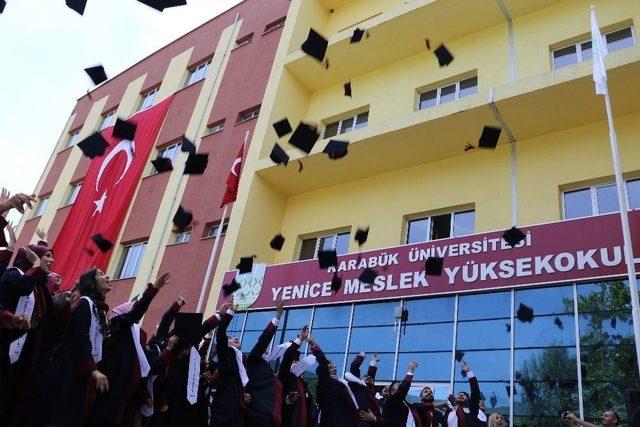 Yenice Myo’da İlk Mezuniyet Sevinci