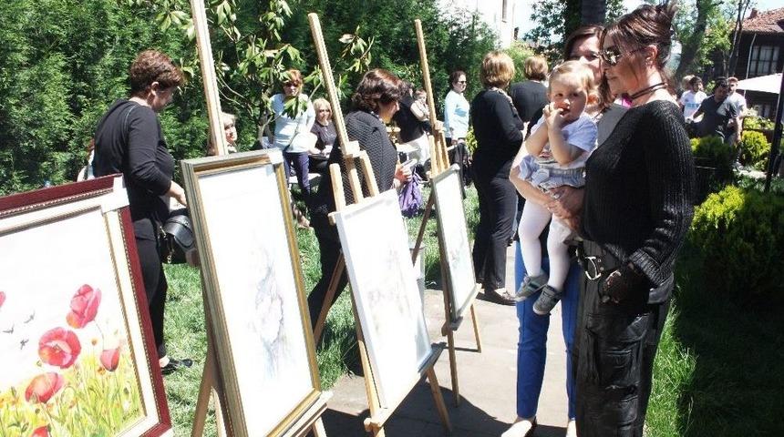 Usta Oyuncu Nebahat &Ccedil;ehre Kız &Ouml;ğrenciler İ&ccedil;in A&ccedil;ılan Kermese Katıldı