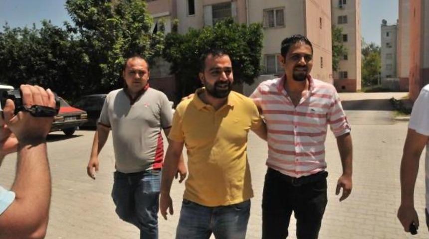 Sevgilisine G&ouml;nderdiği Tabancalı Fotoğraf Polisi Alarma Ge&ccedil;irdi