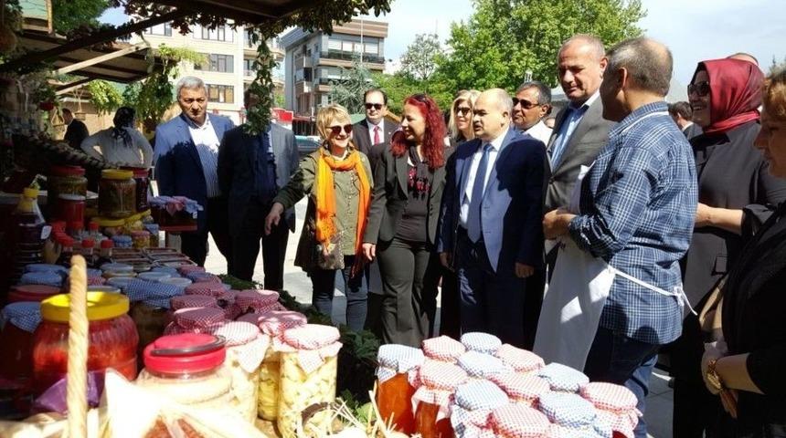 Vali Dağlı Ve Başkan Keleş Festival Alındaki Stantları Gezdi
